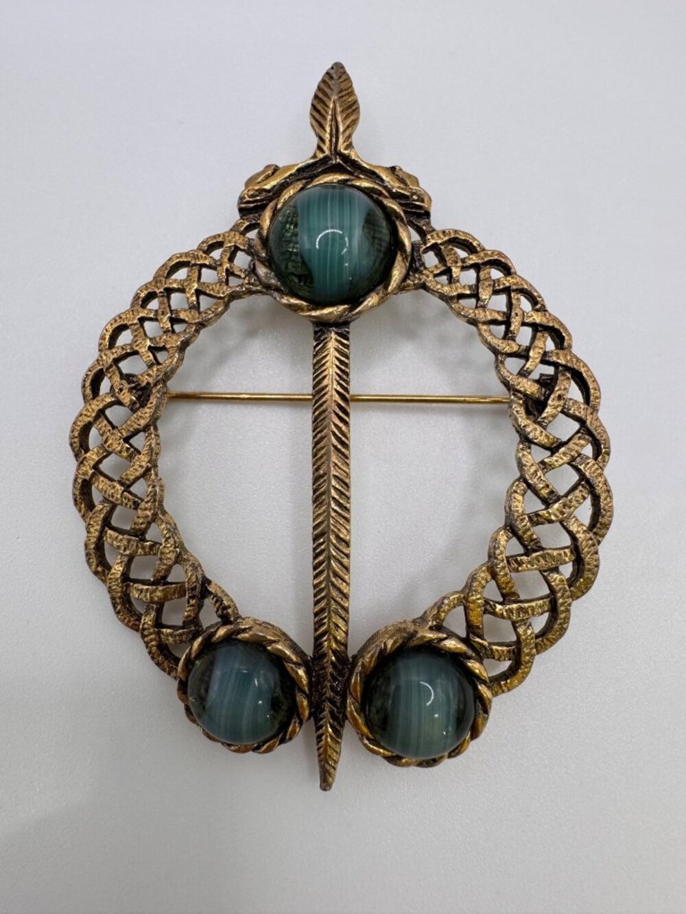 Vintage Celtic Knot Brooch Green Cabochon Gold Tone Scottish Pin Signed 2252